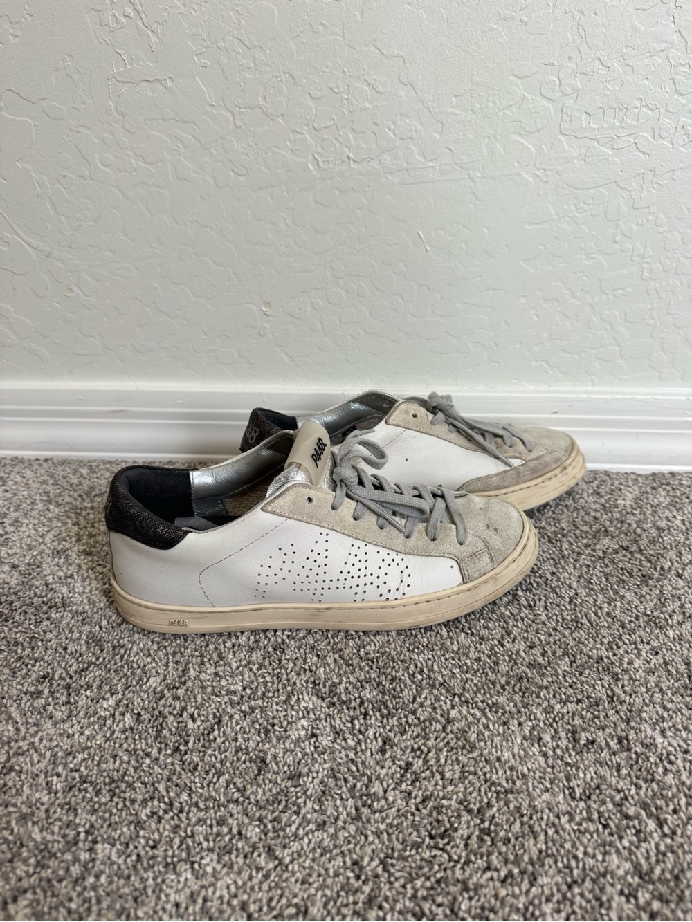 P448 White and Gray Women's Low-Top Sneakers